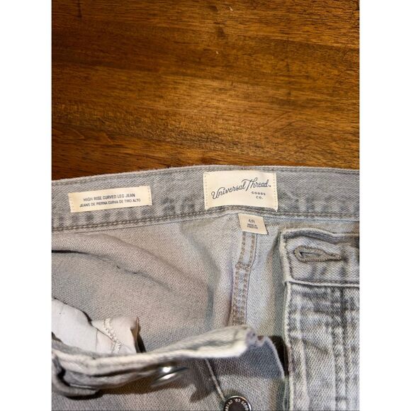 Universal Thread High-Rise Curved Leg Barrel Jeans - Picture 4 of 8